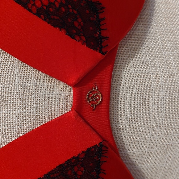 🥰EUC Victoria's Secret Very Sexy Push Up Underwire Bra, Hot Red, 32D - Picture 3 of 8
